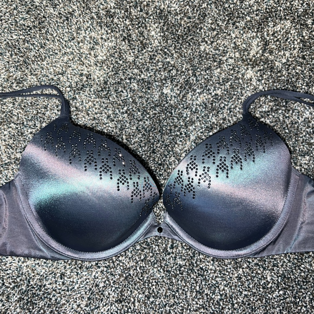 Victoria’s Secret Very Sexy push up bra, size 34C.
